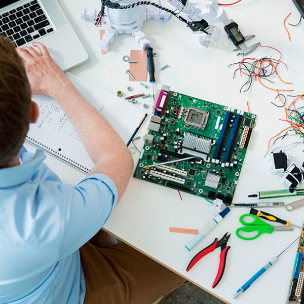 Mantenimiento con destornillador